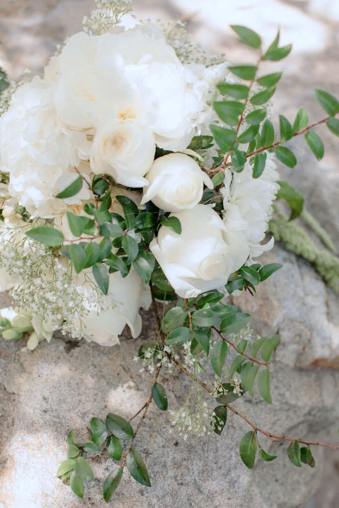 minimalistic wedding bouquet
