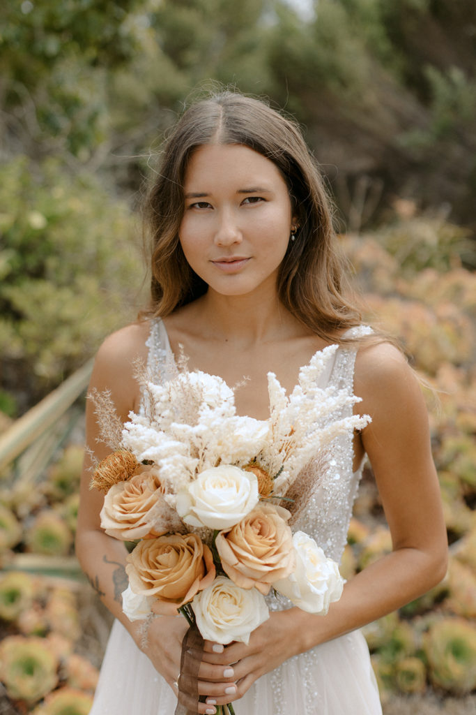 neutral bridal bouquet
